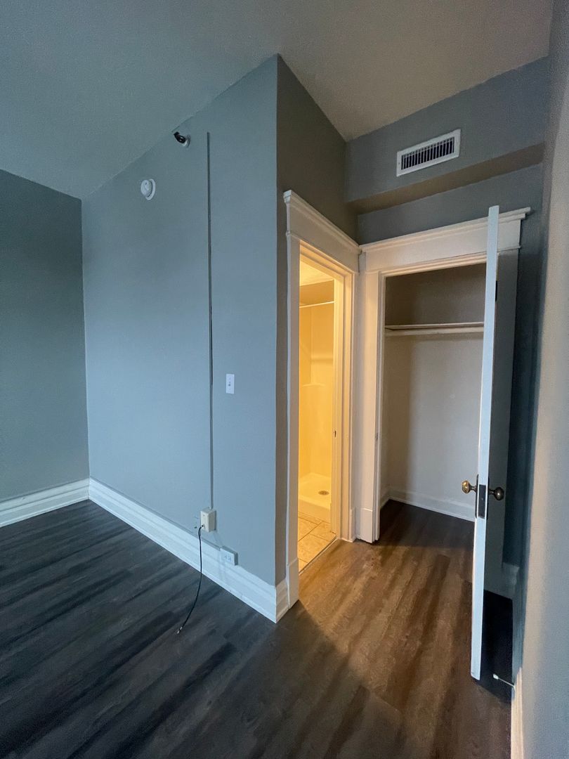 1 Bedroom in Downtown 11 of 12