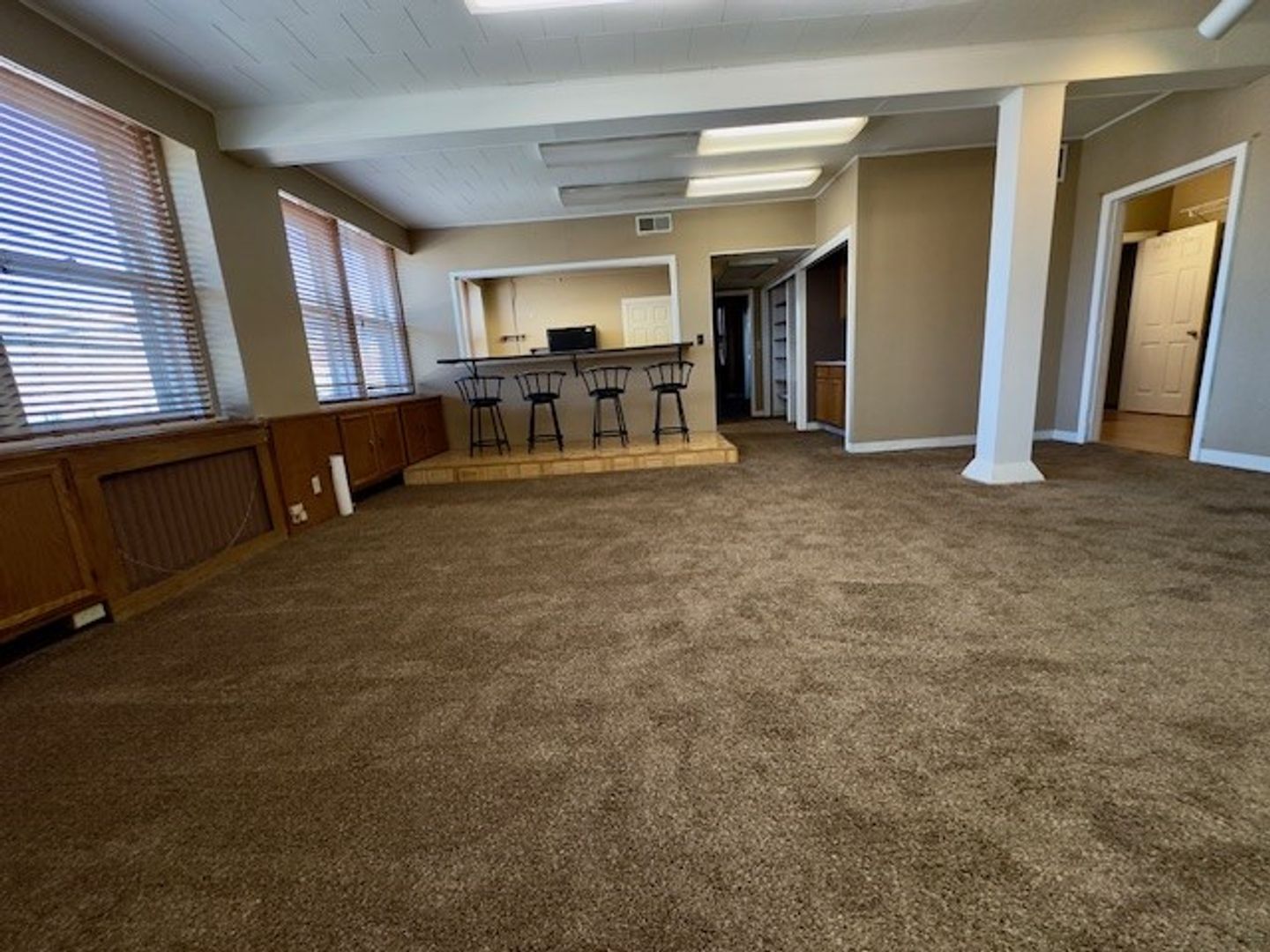 Mitchell Apartment: 119 E 3rd Ave