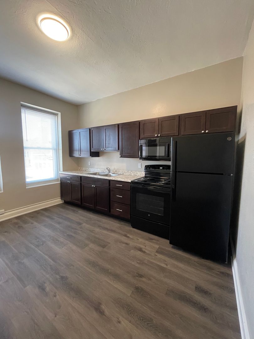 Downtown 1 Bedroom Apartment 4 of 10