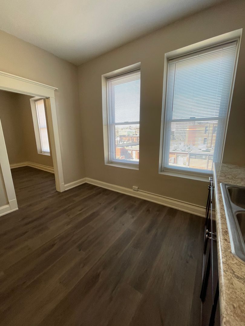 Downtown 1 Bedroom Apartment 5 of 10
