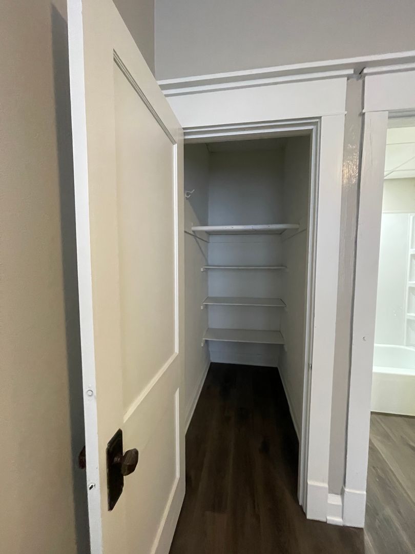 Downtown 1 Bedroom Apartment 8 of 10