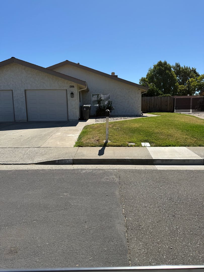 Fairfield Townhome: 1266 Hartford Circle