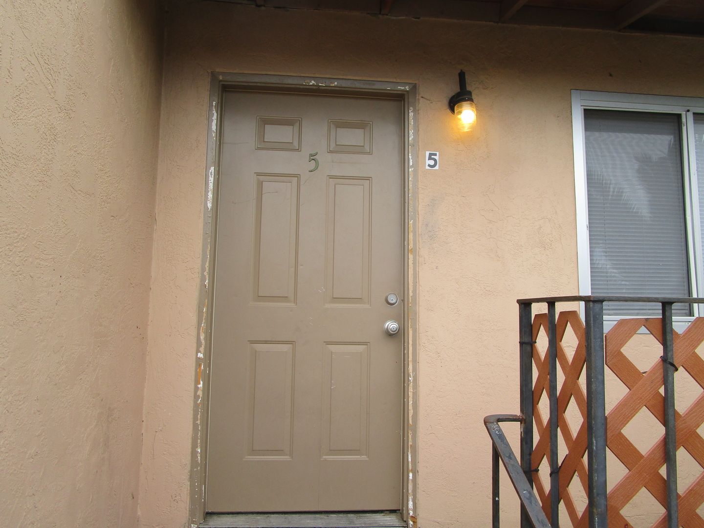 Fairfield Apartment: 405 Webster Street