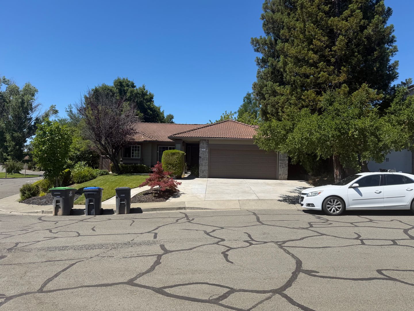 Fairfield House: 2461 Bay Hill Circle