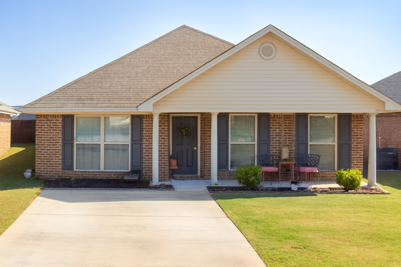 Prattville House: 1654 Buena Vista Blvd