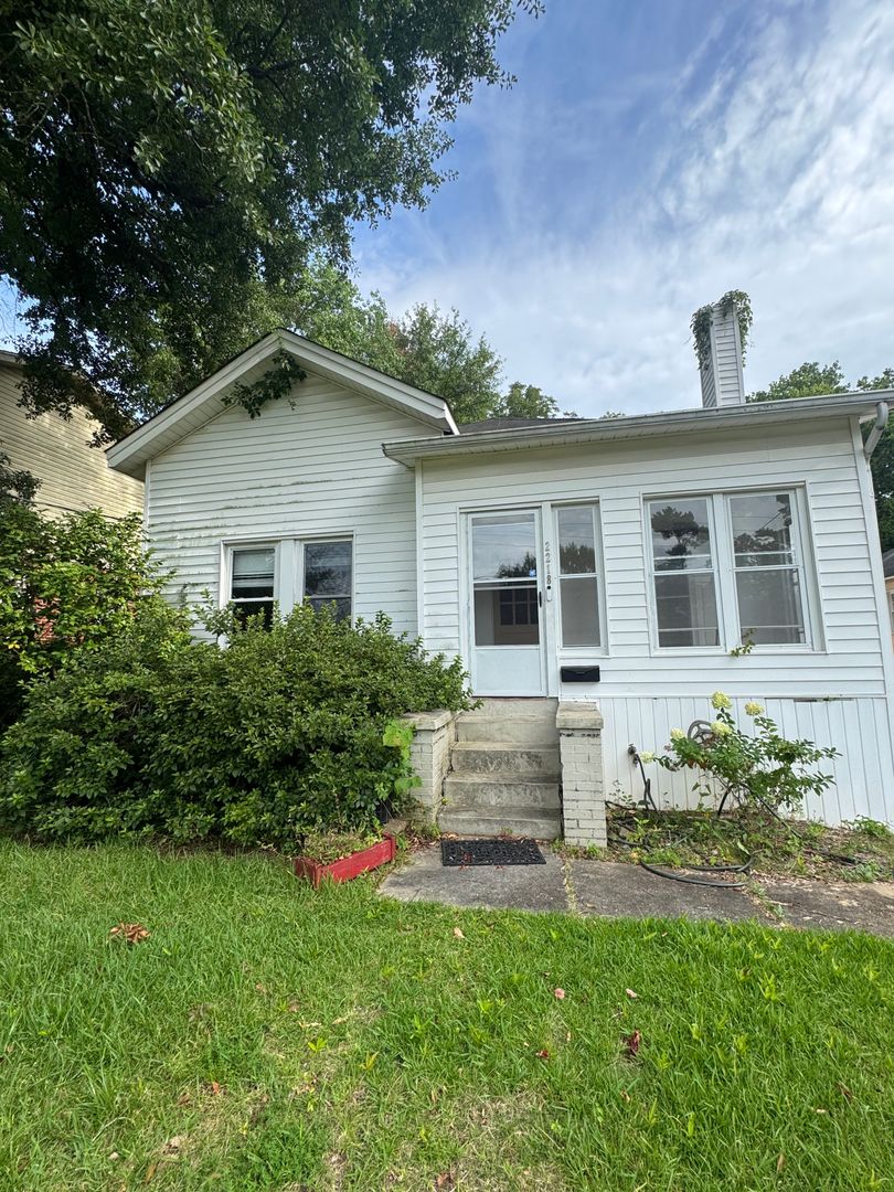 Montgomery House: 2218 Yancey Ave