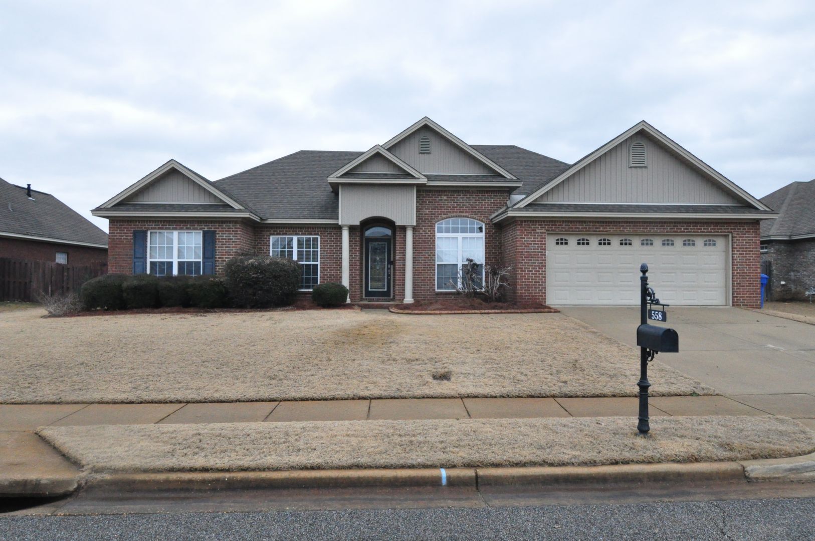 Prattville House: 558 Ashton Oak Drive