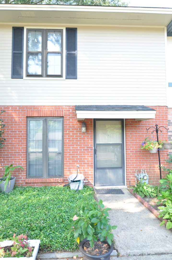 Prattville House: 910 Peachtree Street