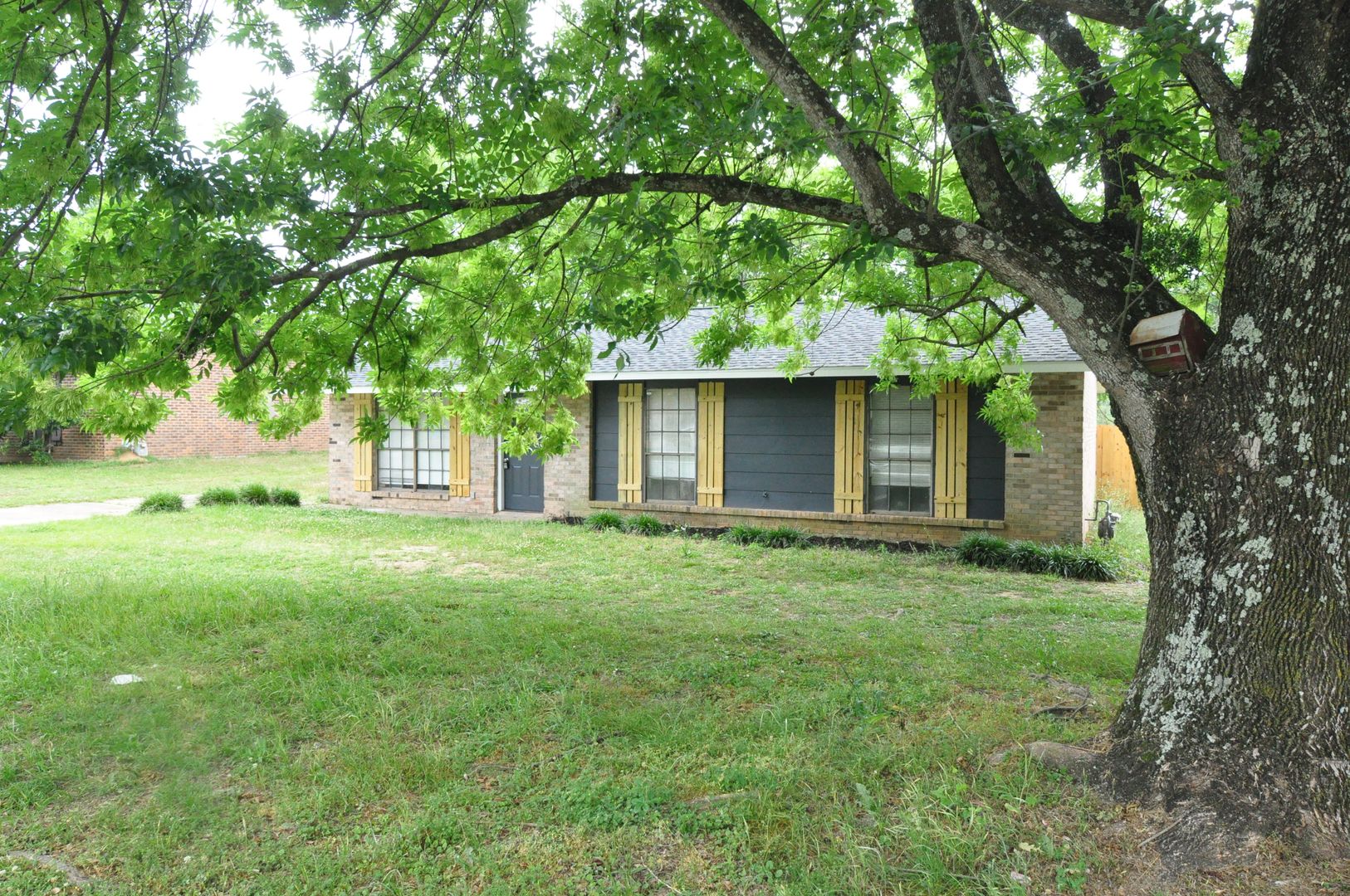 Prattville House: 220 Joyce Street