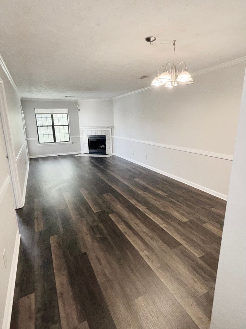 Montgomery Apartment: Eastdale  Road South