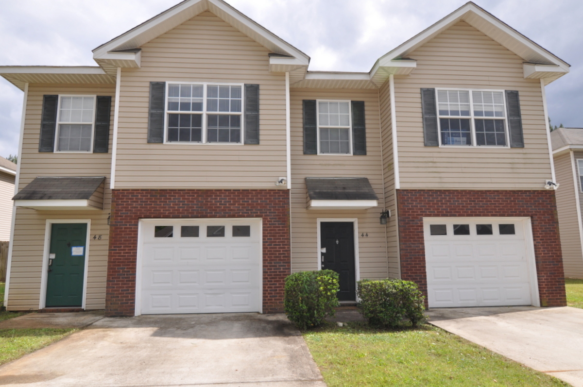 Elmore Apartment: 44 Pine Meadow Circle