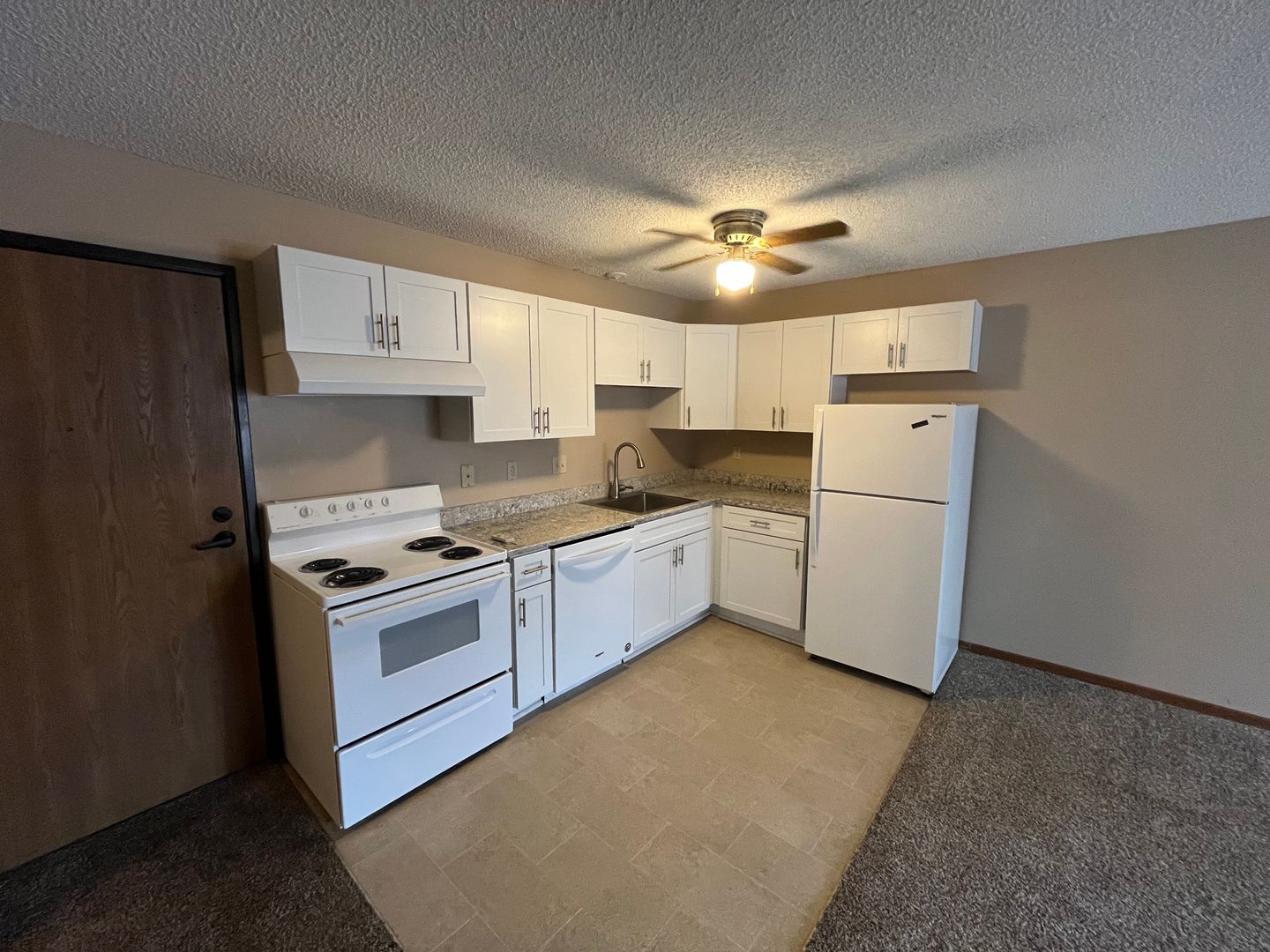 Forest Lake Apartment: 924 SW 4th St