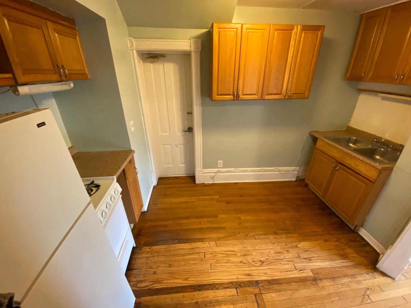 St. Paul Apartment: 469-471 Grand Ave