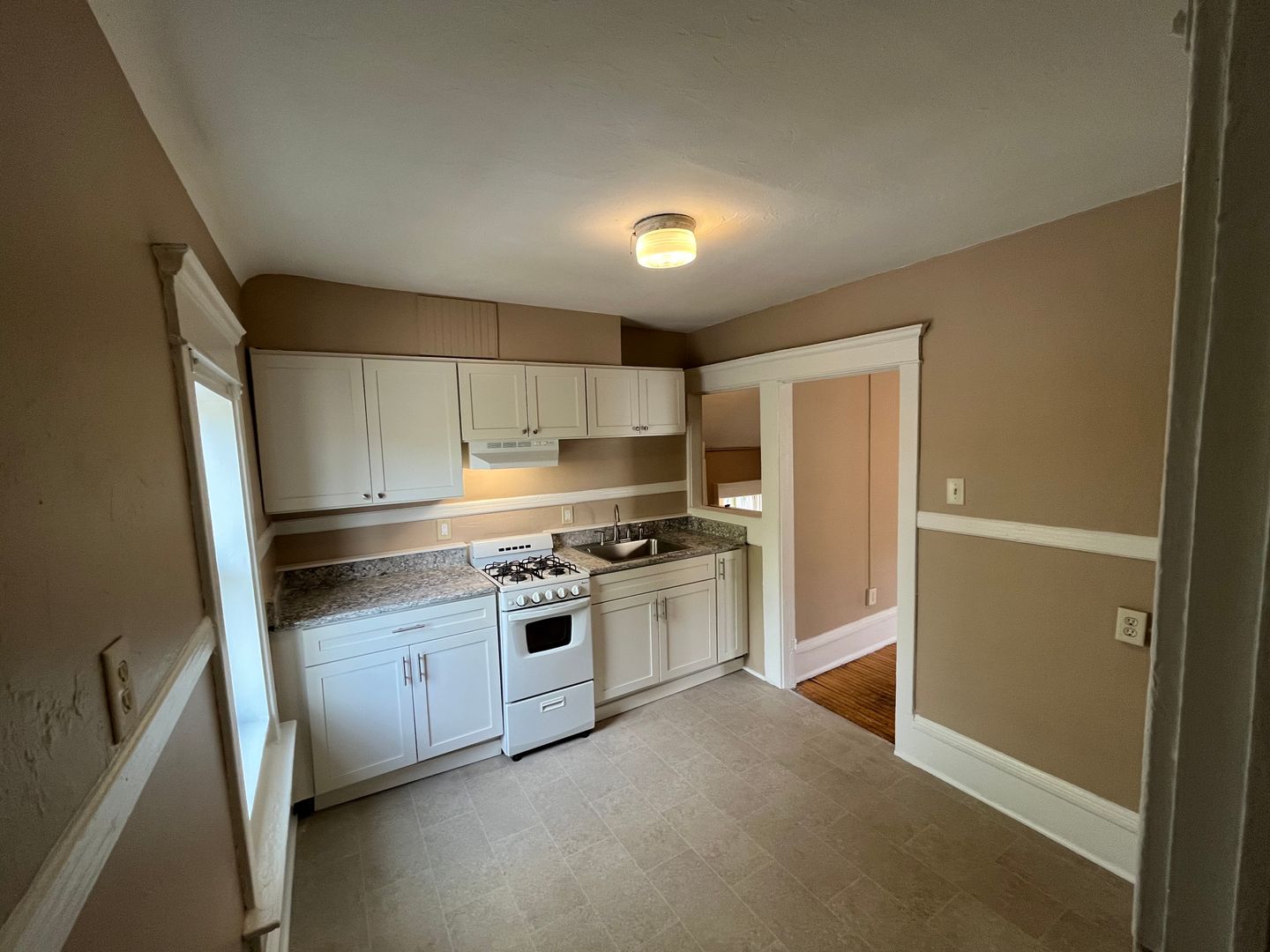 St. Paul Apartment: 560 Bellows Street
