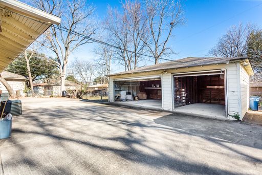 6520 Saint Moritz Ave, Dallas, TX 75214-2428