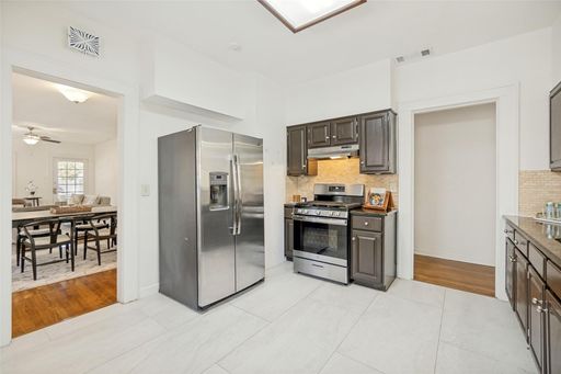 6106 Worth St., Dallas, TX 75214-4460