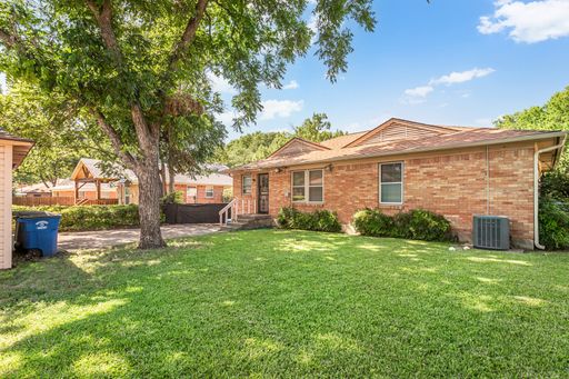 1830 Viewcrest Dr, Dallas, TX 75228-4216