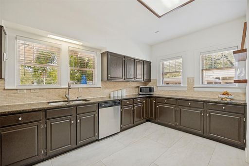 6106 Worth St., Dallas, TX 75214-4460