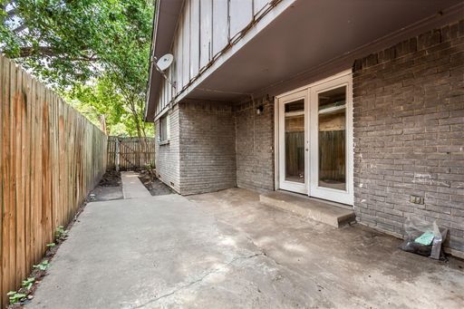7445 Brentcove Circle, Dallas, TX 75214-1806