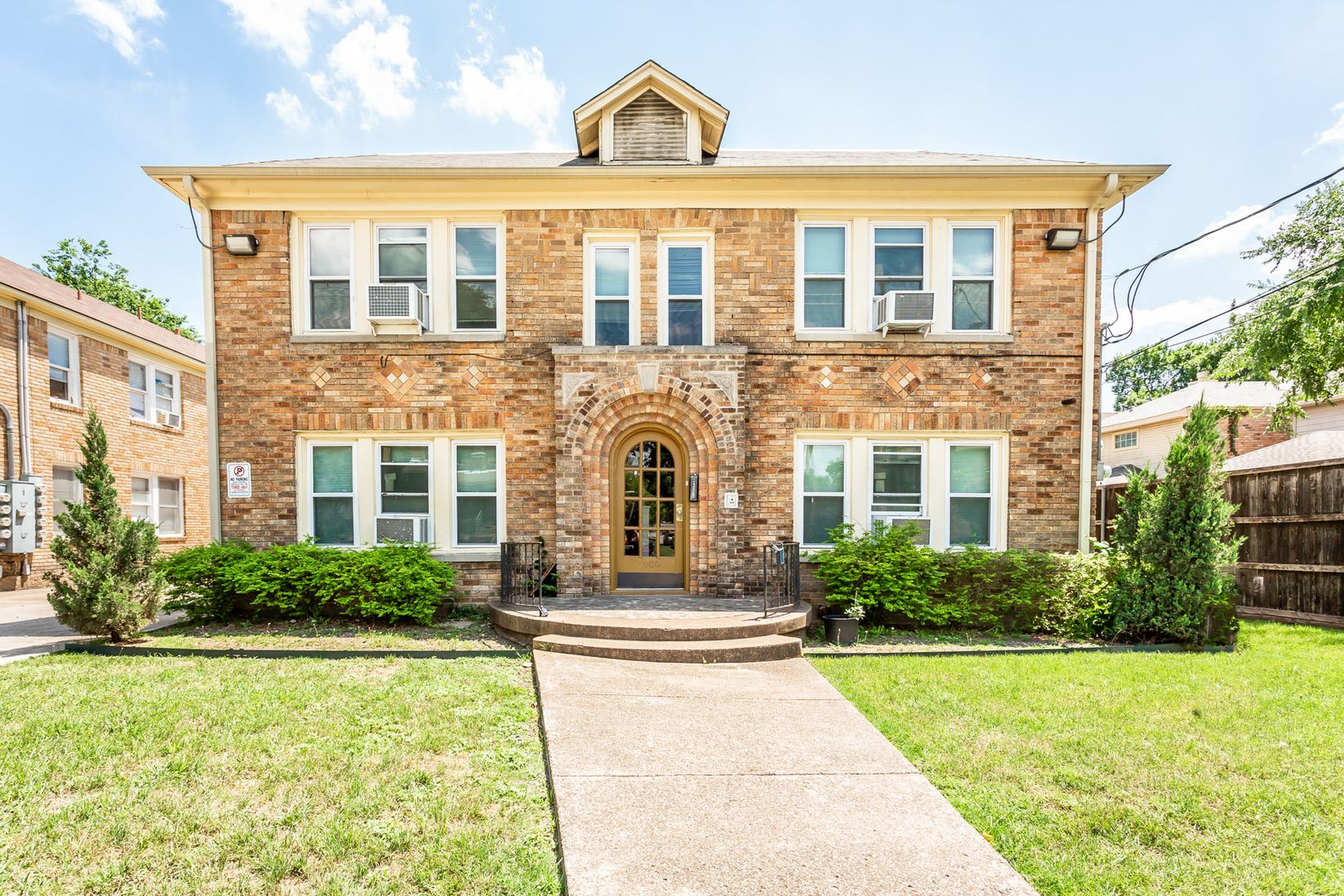 Dallas Apartment: 5900 Oram St