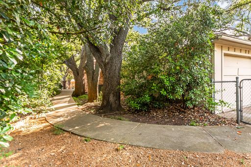 7505 Brentcove Cir, Dallas, TX 75214-1808