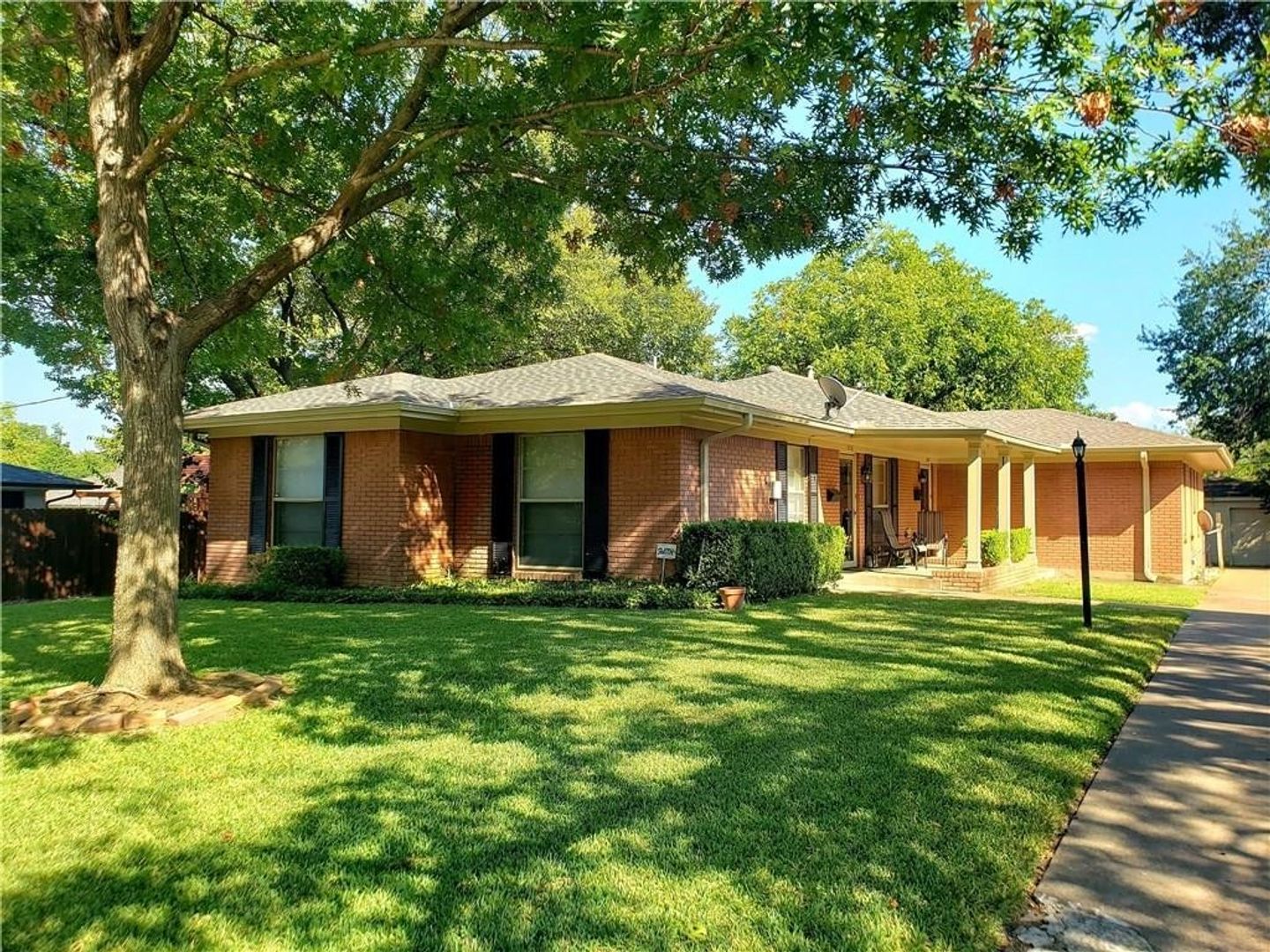 Dallas House: 6556 Saint Moritz Ave