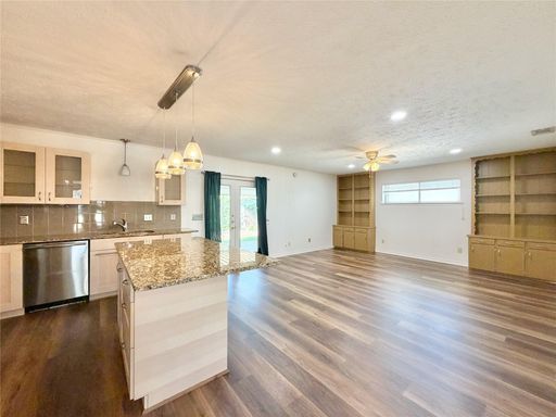 8405 Lullwater Dr, Dallas, TX 75218-1151