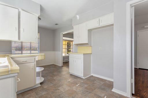 6520 Saint Moritz Ave, Dallas, TX 75214-2428