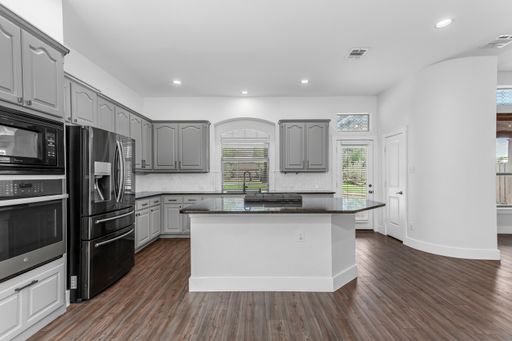 4738 Coyote Trl, Dallas, TX 75227-2821