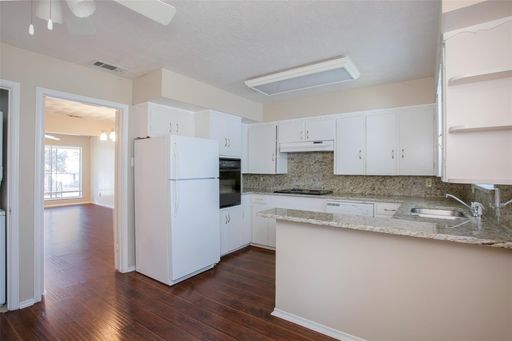 7010 Kingsbury Dr, Dallas, TX 75231-7202