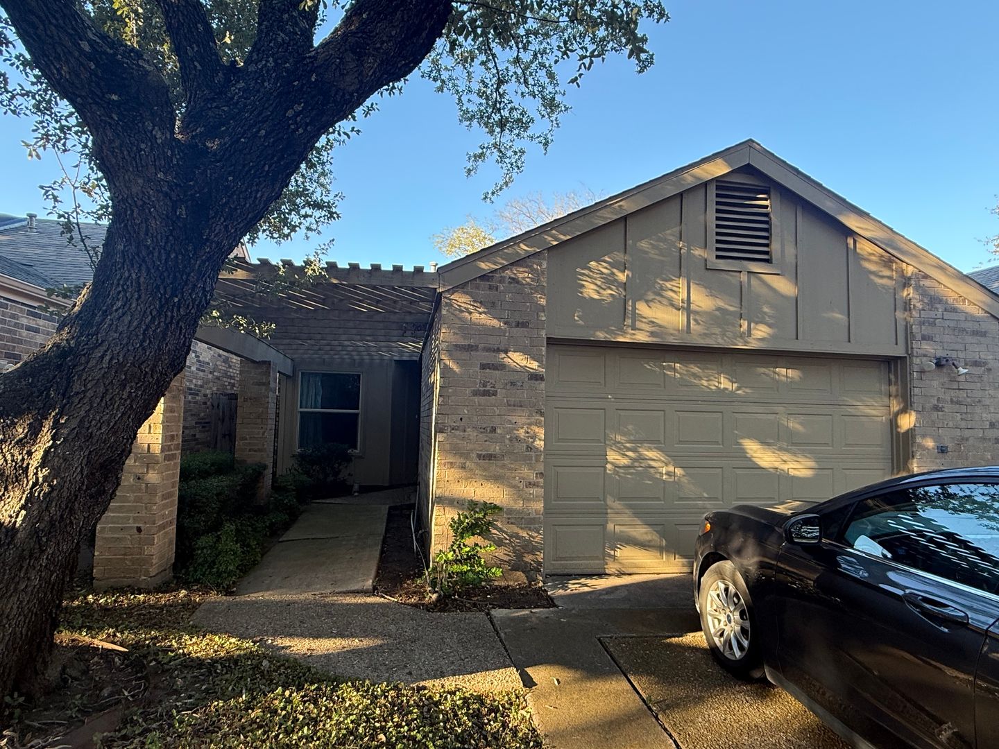 Dallas House: 4139 Rosser Sq