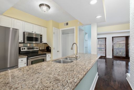 5904 Sandhurst Ln Apt 246, Dallas, TX 75206-4753