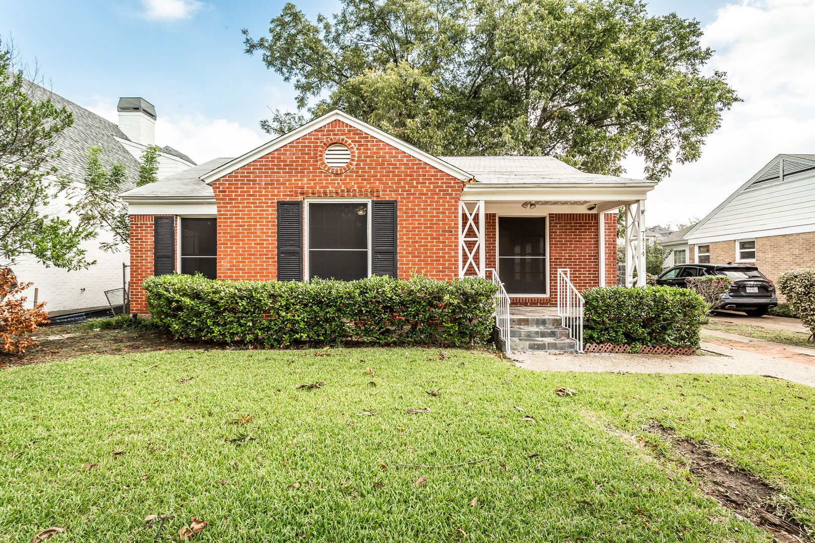 Dallas House: 7414 Robin Rd