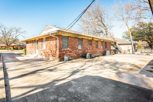 6520 Saint Moritz Ave, Dallas, TX 75214-2428