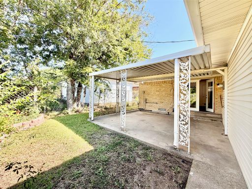 8405 Lullwater Dr, Dallas, TX 75218-1151