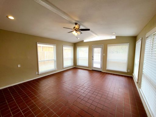 4130 Santa Barbara Dr, Dallas, TX 75214-2856