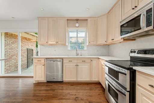 6737 Lakefair Circle, Dallas, TX 75214-2737