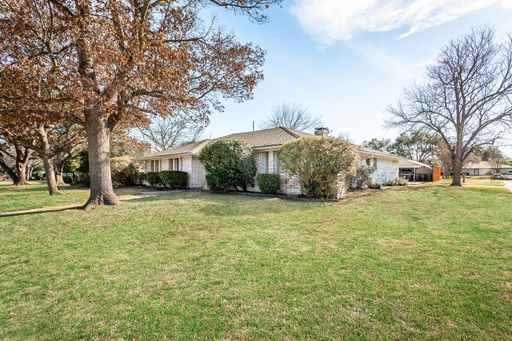 2732 Parkhaven Dr, Plano, TX 75075-1903