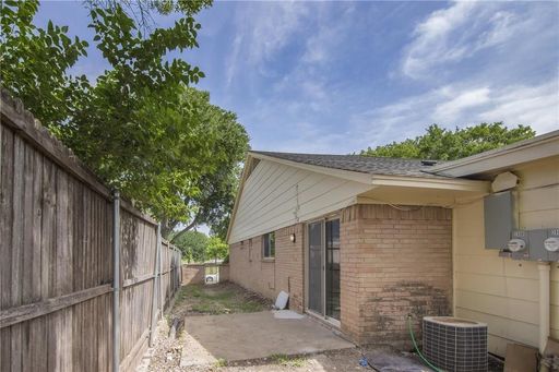 2808 Golfing Green Dr, Farmers Branch, TX 75234-4903