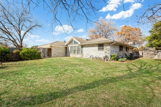 2732 Parkhaven Dr, Plano, TX 75075-1903