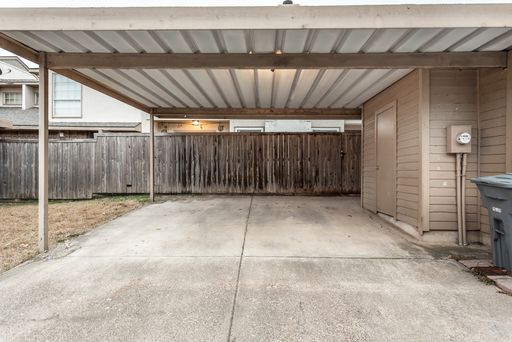 13109 Burninglog Ln, Dallas, TX 75243-2127