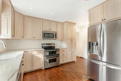 6737 Lakefair Circle, Dallas, TX 75214-2737