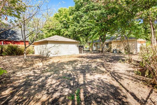 511 Classen Dr, Dallas, TX 75218-1727