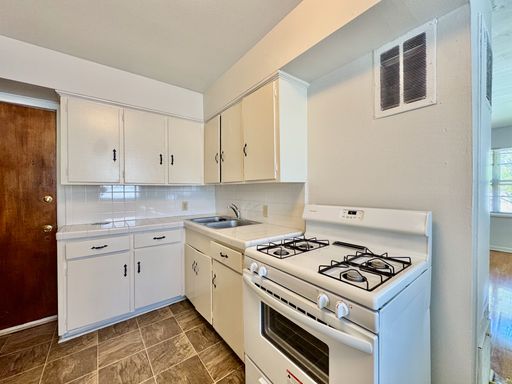 4916 Worth St Apt 4, Dallas, TX 75214-5386