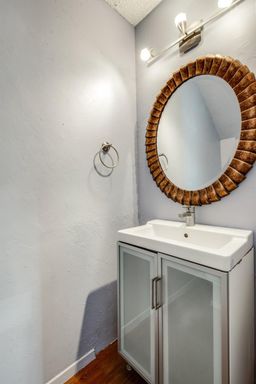 5740 Martel Ave Apt B14, Dallas, TX 75206-5747