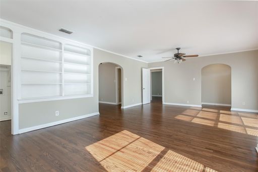 5829 E Mockingbird Ln, Dallas, TX 75206-5423