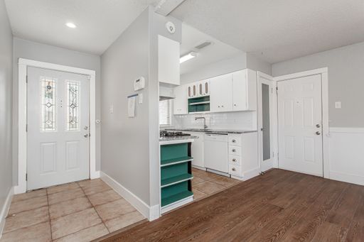 2121 Travis Dr, Carrollton, TX 75006-7650