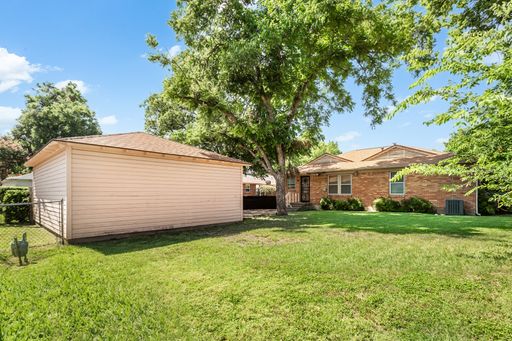 1830 Viewcrest Dr, Dallas, TX 75228-4216