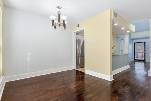5904 Sandhurst Ln Apt 246, Dallas, TX 75206-4753