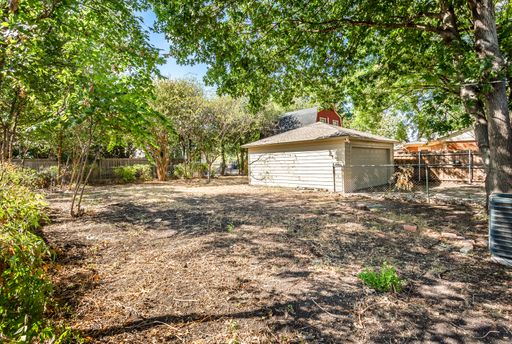 511 Classen Dr, Dallas, TX 75218-1727